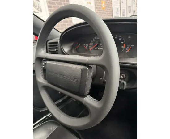 Porsche 944 S2 Cabrio interior